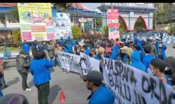 Aksi Demo Mahasiswa Makassar Tolak Presiden Tiga Periode Berlanjut di Sejumlah Kampus