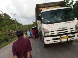 Silau Matahari, Truk Pasir Cium Bokong Truk Semen