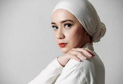 Putri Anne, Istri Arya Saloka Mengaku Menjadi Mualaf Tahun 2016