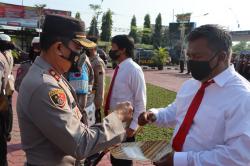 Kapolres Tegal Kota Berikan Penghargaan 14 Personel yang Berprestasi