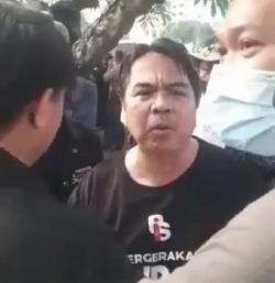 Walah, Ternyata Ade Armando Datangi Lokasi Demo untuk Bikin Konten