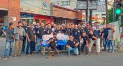 Peduli Sesama, Komunitas Driver Ojek Online Bagi-Bagi Takjil Gratis