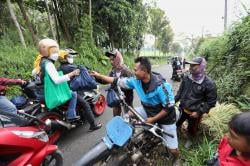 'Ngabuburide' ala Atalia Sambil Bagi Sembako dan Bantu Anak Yatim