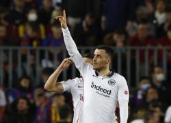 Tumbangkan Barcelona, Eintracht Frankfurt Lolos Bersama RB Leipzig, Rangers FC, West Ham