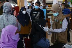 Persiapan Syarat Mudik Lebaran 2022, Warga Vaksin Booster di OPI Mall  