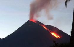 Gunung Merapi Luncurkan Lava Pijar Sejauh 1,8 Kilometer