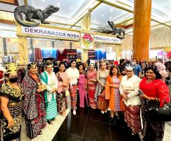 Wow, 14 Desainer Muda Busana Bermotif Tenunan NTT Ikut Ajang Indonesia Fashion Week 2022