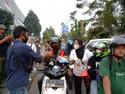 Berbagi Takjil Sambil Kenalkan Sosok Anies Baswedan for Presiden ke Warga Kota Bogor