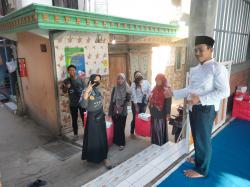 Kartar Ronggolawe Bersama Nurul Hayat Kabupaten Tuban Bagi Takjil ke Rumah Ibadah