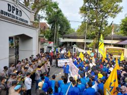 Mendikdasmen Keluarkan Edaran, Imbau Pelajar Tak Ikut Aksi Turun ke Jalan