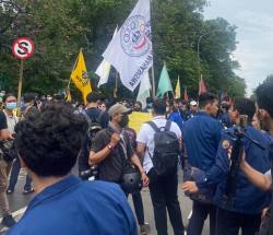 Massa Demo 21 April Bergerak ke Patung Kuda