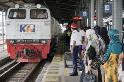 Selain Super Ngebut, Kereta Api Sekarang Juga On Time