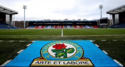 Muslim Inggris Solat Idul Fitri di Stadion Ewood Park Milik Klub Blackburn Rovers 