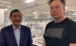 Gaya Santai Elon Musk Ketemu Menteri Luhut, Hanya Kenakan Kaus Hitam, Netizen: Orang Kaya Bebas