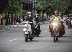 Naik Vespa, Walikota Pekalongan Pantau Arus Mudik