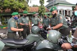 Jelang Cuti Lebaran Idul Fitri 1443 H, Dandim 0812 Lamongan Periksa Kendaraan Anggota