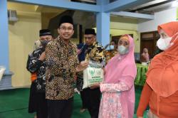 Baznas Sidoarjo Salurkan Beras Zakat Fitrah 30 Ton