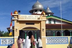 Warga Maluku Lebaran Idul Fitri Hari Ini, TNI-Polri Jaga Sholat Id