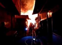 Puluhan Rumah Terbakar di Daerah Pinggir Rel