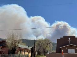 Ribuan Penduduk Desa di New Mexico Dievakuasi Akibat Kebakaran Hutan