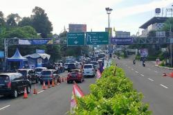 Libur Lebaran, Jalur Puncak Dipadati Wisatawan 