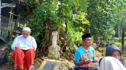 Satu-satunya di Dunia, Nisan Makam Bentuk Gitar di Labuan Pandeglang