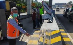 Truk Tabrak Gardu Tol dan 2 Kendaraan di Cikupa Tangerang