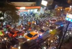 Duh! Jalan Tajur Bogor Alami Macet Total Malam Ini