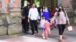 Jokowi Ajak Anak Cucu Lihat Satwa di Bali Safari, Sempat Beri Makan Harimau Putih