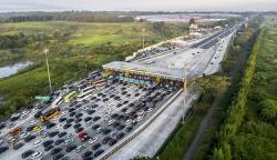 Tol Cikampek Arah Jakarta Berlakukan One Way Pagi Ini