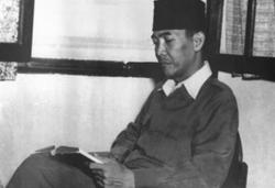 Bung Karno Jualan Kain Bandung Saat Diasingkan ke Ende, Ini Kisahnya 