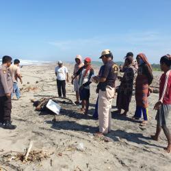 Diduga Melompat dari Perahu, Pria Tanpa Identitas Ditemukan Tewas di Pantai Sindangbarang