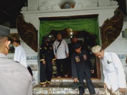 Grebeg Syawal Keraton Kasepuhan Diwarnai Insiden Penggembokan Pintu Masuk Makam Sunan Gunung Jati