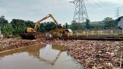 Kali Pesanggrahan di Sawangan Depok Dinormalisasi