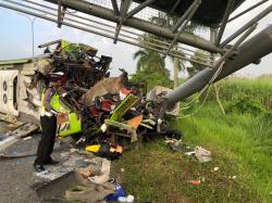 Polisi Periksa Enam Saksi Terkait Kecelakaan Maut di Tol Sumo, Termasuk Supir Utama