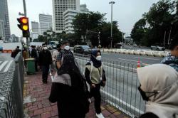 Indikator Outdoor yang Aman untuk Lepas Masker, Ini Kata Ahli Epidemiologi 
