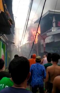 Kebakaran Hanguskan 7  Rumah di Kelurahan Suangga Makassar