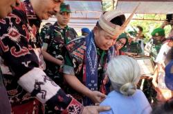 Jenderal Dudung di Angkat Menjadi sebagai Saudara Sulung Oleh  Masyarakat Sumba Timur NTT