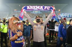 Penobatan Sam Ferli Sebagai Warga Kehormatan, 30 Ribu Aremania Jadi Saksi Kapolres Malang