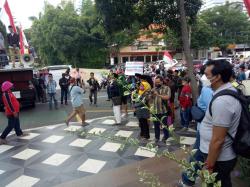 Cuci Tangan, Fraksi PKB DPRD Surabaya Bantah Tak Temui Warga yang Demo