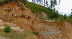 Lima Hari Longsor, Jalan Poros Simbuang Mappak di Tana Toraja Masih Terputus Total