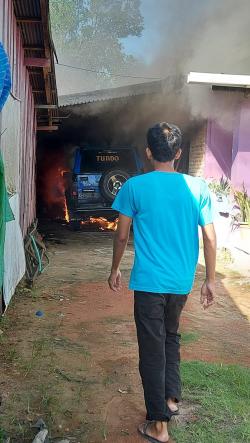 Mobil Feroza di Kobar Terbakar di Garasi Diduga Korsleting Listrik