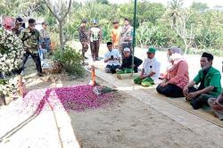 Sejumlah Tokoh Ziarah Makam Ahmad Syafii Maarif, Salah Satunya Putri Gus Dur