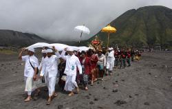 Bromo Kembali Rayakan Yadnya Kasada, Ini Jadwal dan Aturan Lengkapnya.