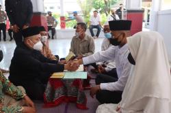 Gegara Narkoba, Pasangan Sejoli Ini Menikah di Kantor Polisi