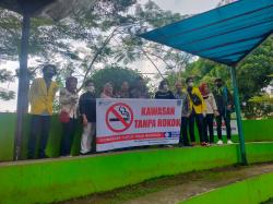 Hari Tanpa Tembakau Sedunia, Dinkes dan Komunitas di Kota Tasik Pungut Puntung Rokok di Taman Kota