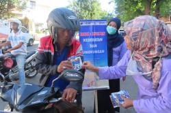 Sejumlah Staf Dinkes Kota Pekalongan Turun ke Jalan, Gelar Aksi Simpatik