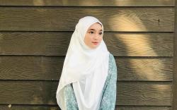 Curhat Pengen Nikah, Perempuan Cantik Berjilbab Ini Terima Lamaran 2.000 Pria dalam Sehari