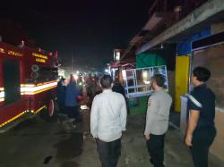 Akibat Arus Pendek Listrik Satu Unit Rumah Makan Terbakar