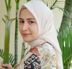 Artis FTV Rina Diana Jadi Mualaf usai Lihat Orang Sholat